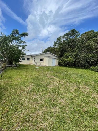 2008 51st Ct, Fort Pierce FL  34947-1683 exterior