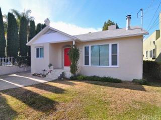 5519 Tampa Ave, Los Angeles CA  91356-3026 exterior