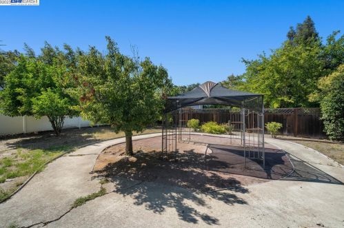 1921 Whitman Rd, Concord CA 94518-3328 exterior