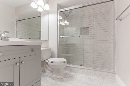 927 2nd St, Philadelphia PA 19122-0033 exterior