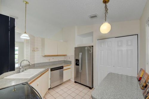 509 Floresta Dr, Fort Pierce FL  34983-8613 exterior