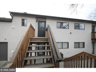 1570 Millpond Ct, Chaska, MN 55318-1312