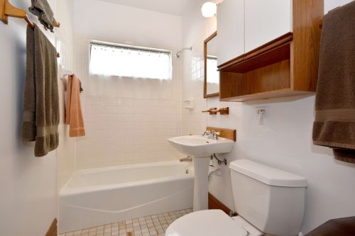 615 Saylor Ave, Elmhurst IL 60126-4305 exterior