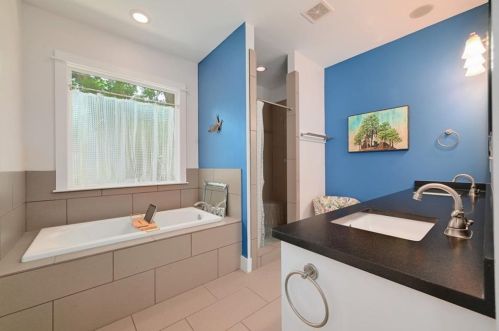 2003 Alegria Rd, Austin TX 78757-3219 exterior