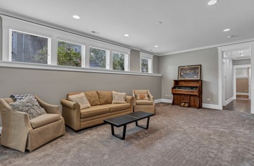 3800 Paulina St, Chicago IL 60609-2057 exterior