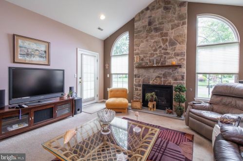 201 Fairway Dr, Warminster PA 18974-3797 exterior