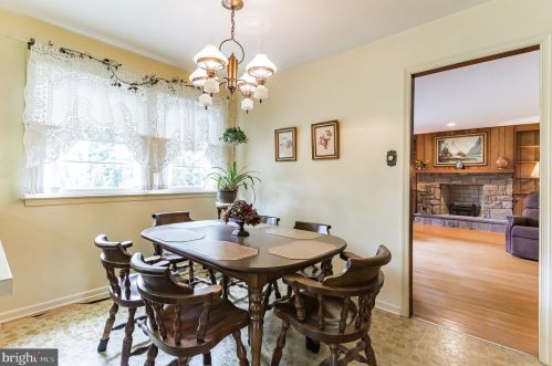 271 Lamplighter Ln, Huntingdon Valley PA 19006-3033 exterior