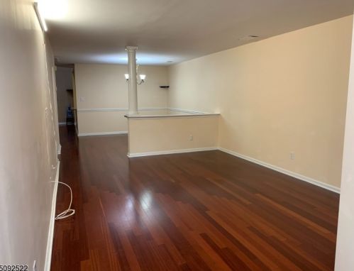 362 Ellen Ln, Bridgewater, NJ 08807-5693