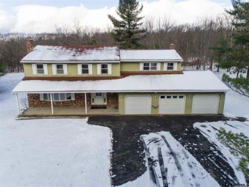 2013 Waters Rd, Schenectady, NY 12302-7031