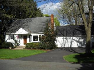 1139 Kenneth Dr, Lancaster, PA 17601-2417