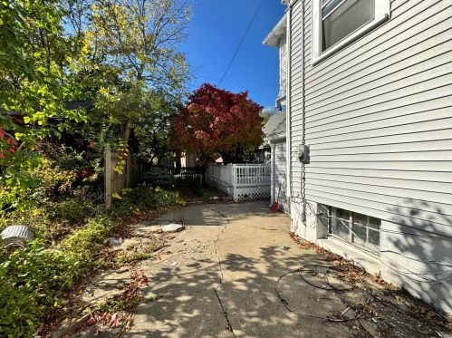 3225 Hackett Ave, Milwaukee WI 53211-3140 exterior