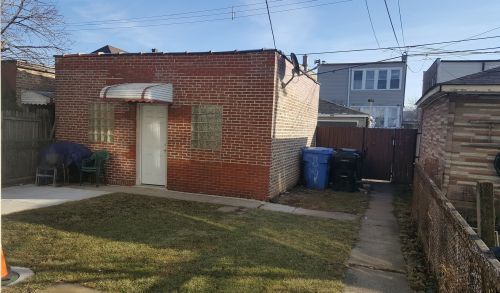 5819 Whipple St, Chicago IL 60659-3709 exterior