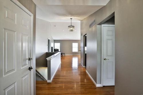 180 Lindbergh Place Dr, Saint Louis, MO 63146-5926