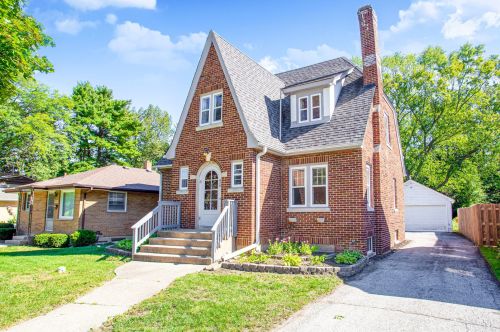 629 Judge Ave, Waukegan, IL 60085-3639