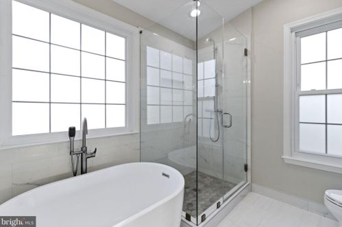 7433 Dunnington Pl, Alexandria VA  22315-5248 exterior