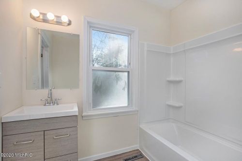 1033 Fenimore Ave, Kalamazoo MI 49048-2028 exterior