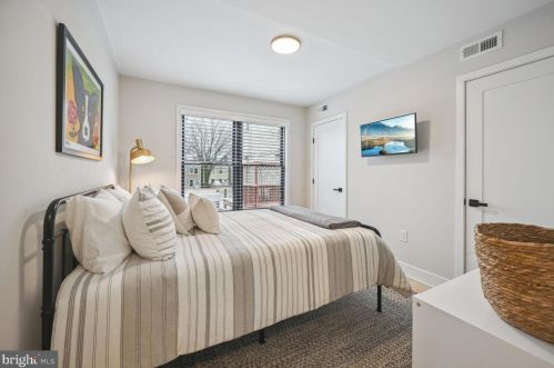 1733 Independence Ave, Washington DC  20003-1637 exterior