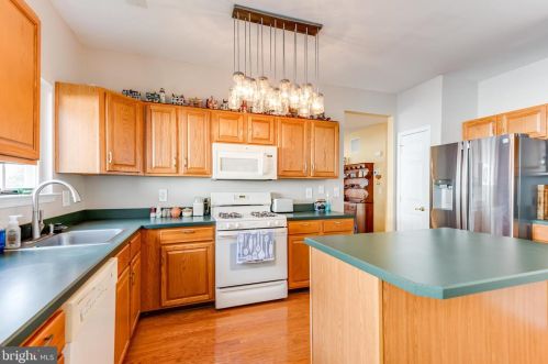 89 Warwick Way, Southampton NJ  08088-1122 exterior