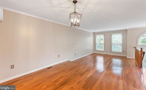 7047 Chesley Search Way, Alexandria VA 22315-4754 exterior