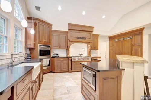 75 Donnybrook Dr, Demarest, NJ 07627-1007