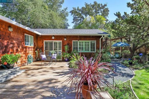 81 Byron Dr, Concord CA 94523-4102 exterior