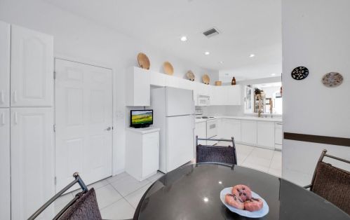 5840 Is Reach Ln, Boynton Beach FL 33437-4230 exterior