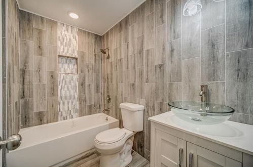 4393 Creek Valley Ct, Atlanta GA  30331-6515 exterior