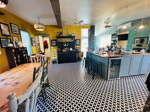 294 Broad St, Killingly CT 06239-3604 exterior