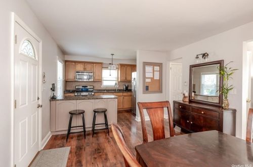 151 Gordon Rd, Valley Stream NY 11581-2108 exterior