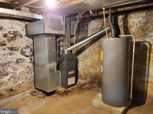 27 8th St, Chester PA 19013-6018 exterior