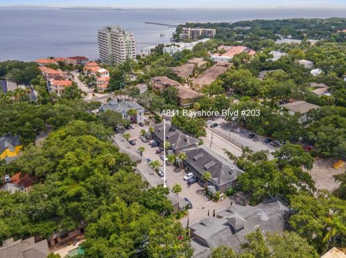 4811 Bayshore Blvd, Tampa FL 33611-2815 exterior