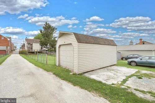 645 Broadway, Hanover PA 17331-2504 exterior