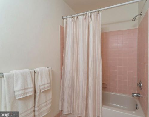 1310 Foxmeadow Dr, Limerick PA 19468-1556 exterior