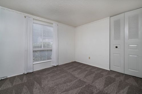 604 Meade Dr, Moon Twp PA 15108-9668 exterior