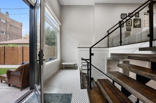 2208 Walton St, Chicago IL 60622-8696 exterior