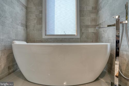 308 2nd St, Philadelphia PA 19133-0040 exterior