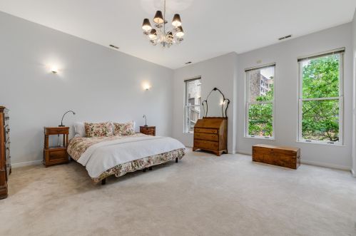 541 Arlington Pl, Chicago IL 60614-5916 exterior