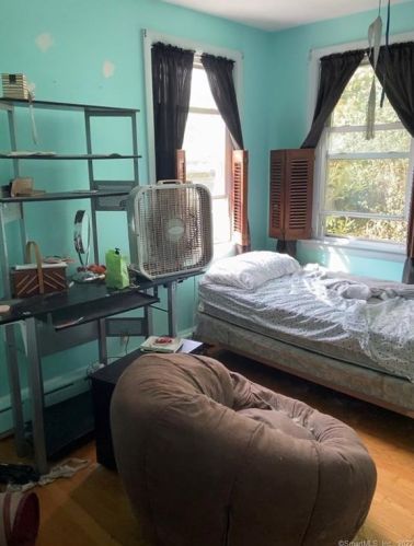 1 Ashwood Ter, Derby CT 06418-2101 exterior