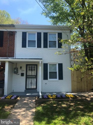 227 56th St, Washington, DC 20019-6744