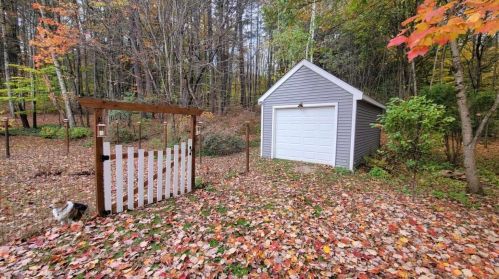 9 Forest Ln, Concord NH  03303-2419 exterior