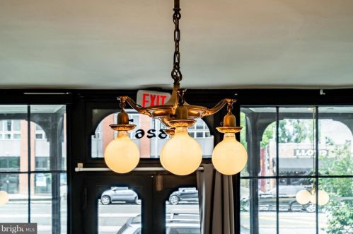 526 Girard Ave, Philadelphia PA 19130-1617 exterior