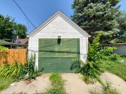 4139 Montreal St, Milwaukee WI 53216-1756 exterior