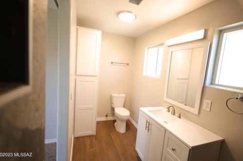 5751 28 St, Tucson AZ 85711-5925 exterior