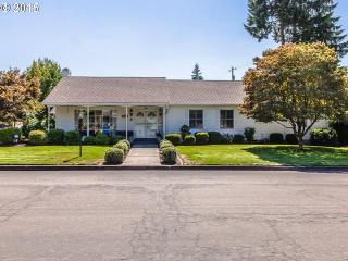 3516 Raymond St, Portland, OR 97202-4156