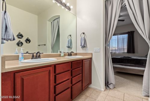 8770 Perry Park Cir, Tucson AZ  85730-1302 exterior