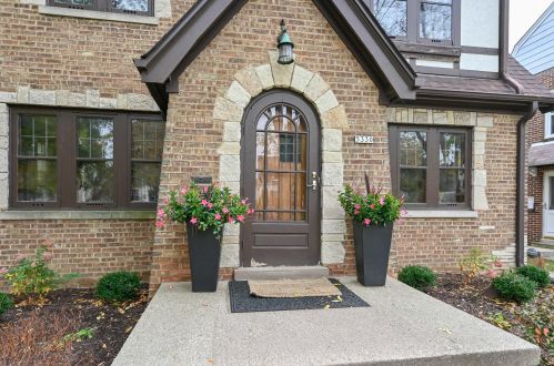 5330 Shoreland Ave, Milwaukee, WI 53217-5129