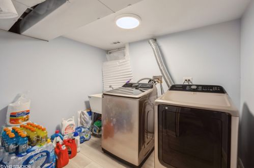 9438 Prairie Ave, Chicago IL  60619-7220 exterior