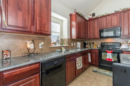 5938 Harbor Glen Dr, Dallas TX 75249-2828 exterior