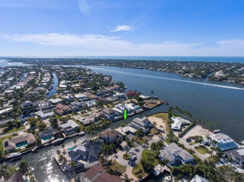 1670 Dolphin Ct, Naples FL 34113 exterior