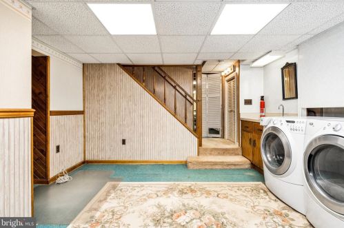 14 Peterson Ave, Edison NJ 08817-3318 exterior